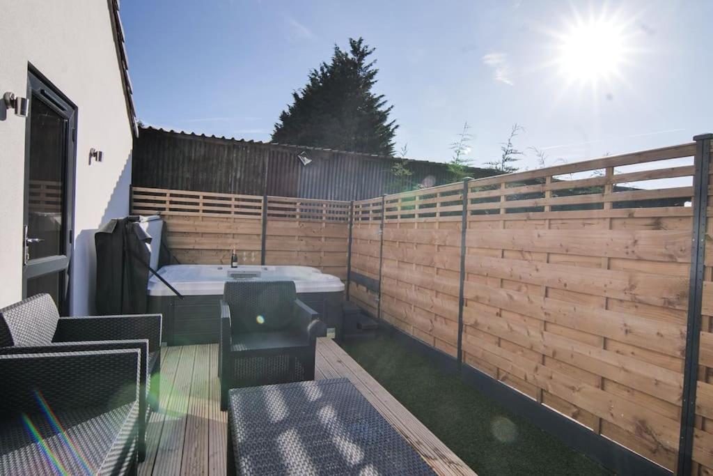 Hoxne Cottages - Rose Cottage With Private Hot Tub ยอร์ค ภายนอก รูปภาพ